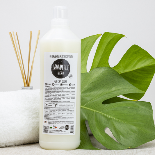 Detergente iperconcentrato per capi scuri